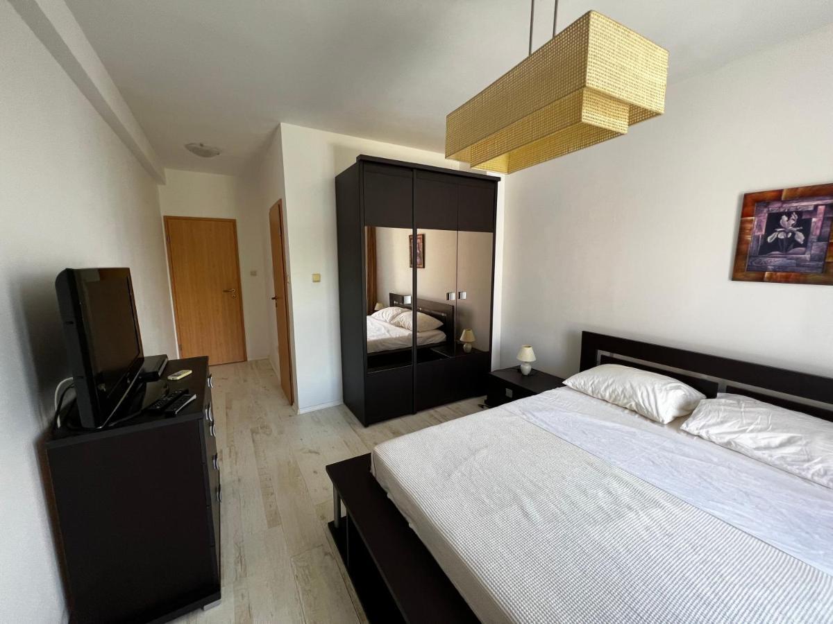 Modern Beachfront Apartment With Pool Ράβντα Εξωτερικό φωτογραφία
